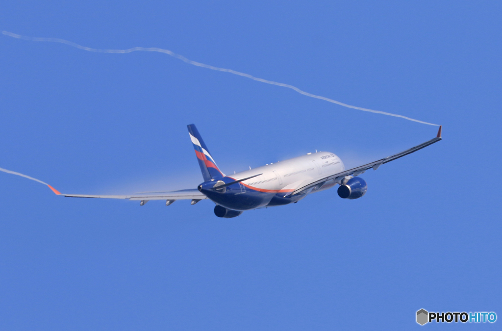  「晴れ」 AEROFLOT A330-343 飛び立ち ベイパー