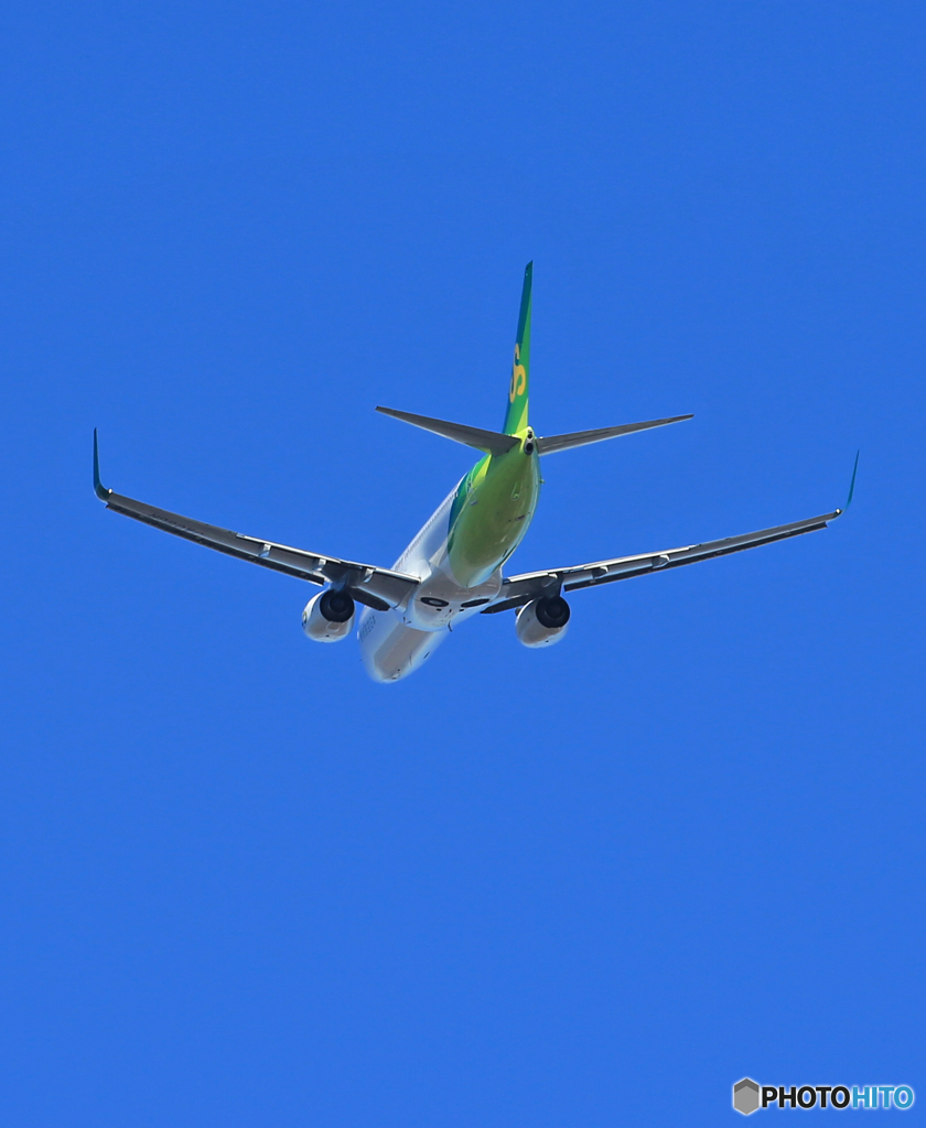 「青い日」 春秋航空 737-800 JA06GR 離陸