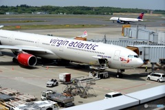 ☮ Virgin atlantic  A340-600  Landing ☮
