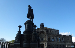 ヨハン王の騎馬像と（２３１）ゼンパーオーパー宮廷劇場