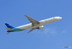 「そらー」 Garuda 777-3U3 PK-GIF 出発です 