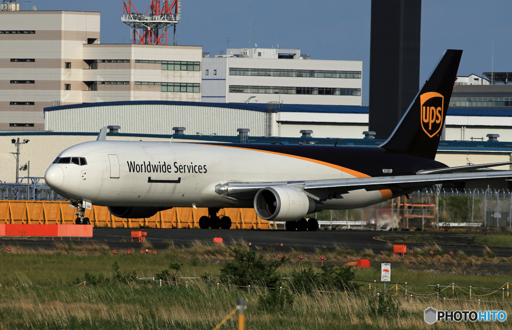 「青の空」UPS 767-34AF N301UP  離陸です