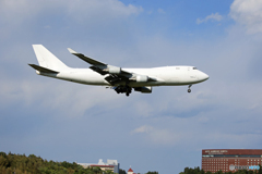 「青の空」アトラス・ホワイト 747-4KZF N407KZ 到着です