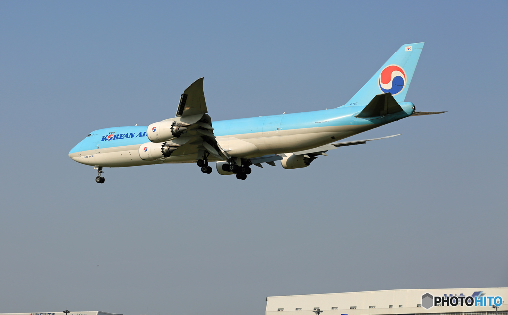 「青色が好き」  KOREAN Cargo 747-8F HL7617着陸します