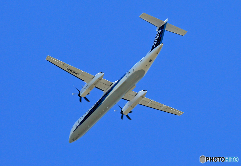 「そらー」 ANA ボンバルDHC-8-400 JA850A 飛行