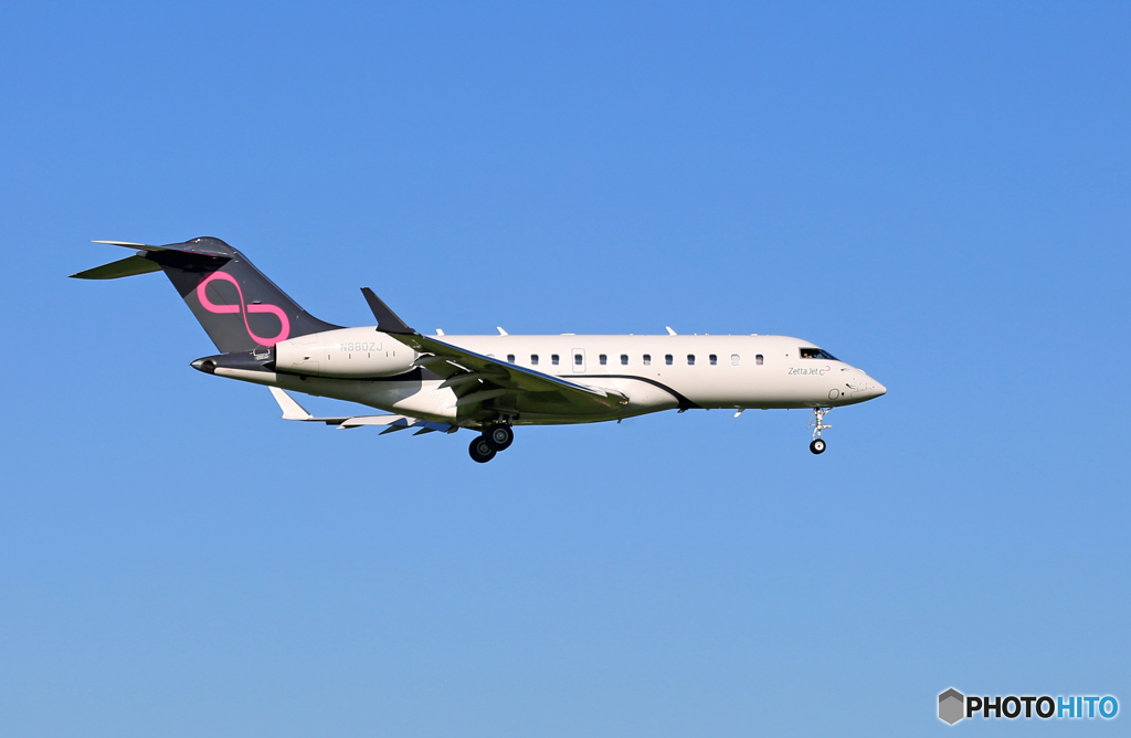 「SKY」 Zetta Jet BD-700 N880ZJ 到着です
