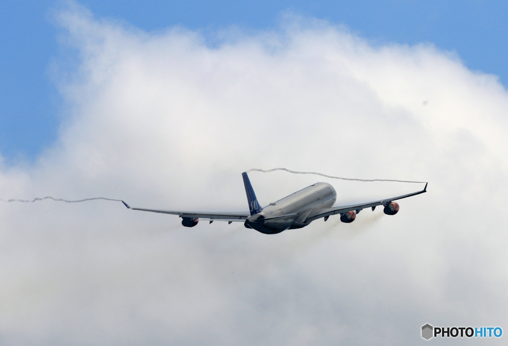 ☀「青い空」が一番 SAS A340-313 飛ぶ ベイパー