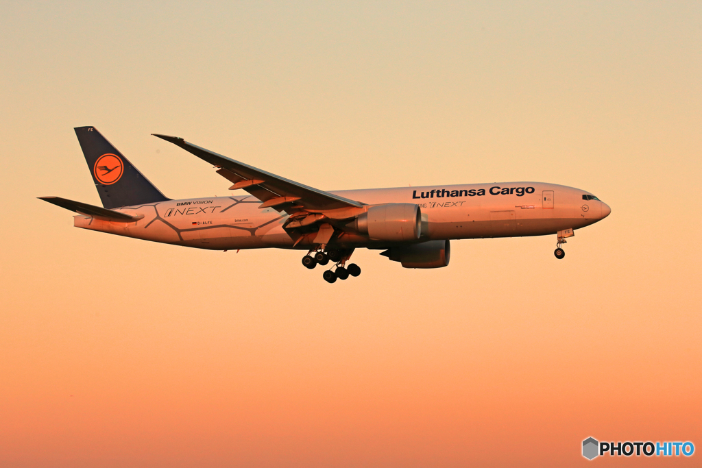 「良い天気」 Lufthansa 777-FBT D-ALFE着陸