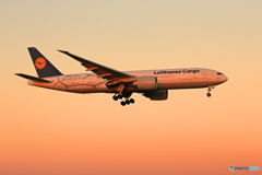 「良い天気」 Lufthansa 777-FBT D-ALFE着陸