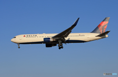 「青が好き」 DELTA 767-332 N188DN着陸します