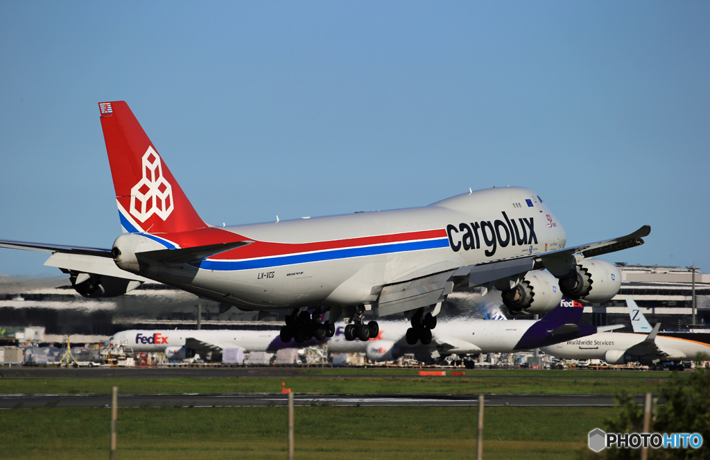 「青い日」Cargolux 747-8 LX-VCG  到着しました