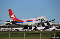 「青い日」Cargolux 747-8 LX-VCG  到着しました