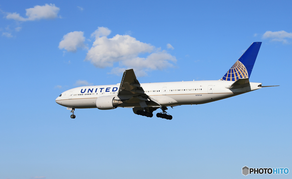 「青い日」UNITED 777-222 N787UA  Landing