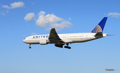 「青い日」UNITED 777-222 N787UA  Landing