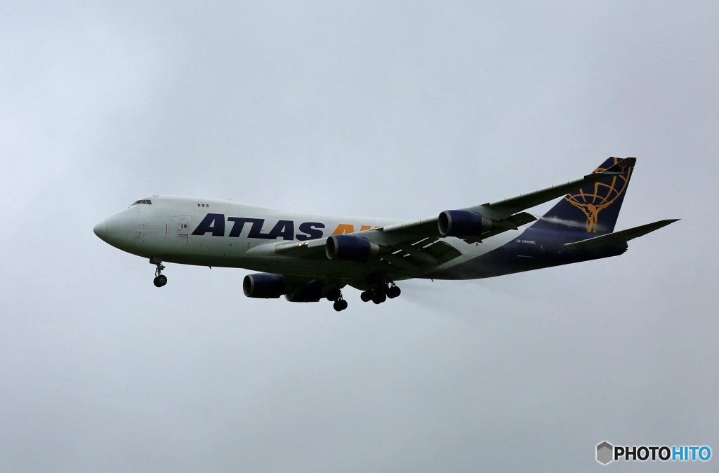 「☁」　ATLAS 747-47UF N499MC着陸