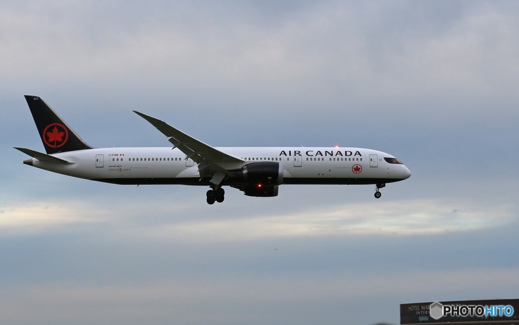  「晴れ」 エアカナダ 787-9 C-FVNV 着陸