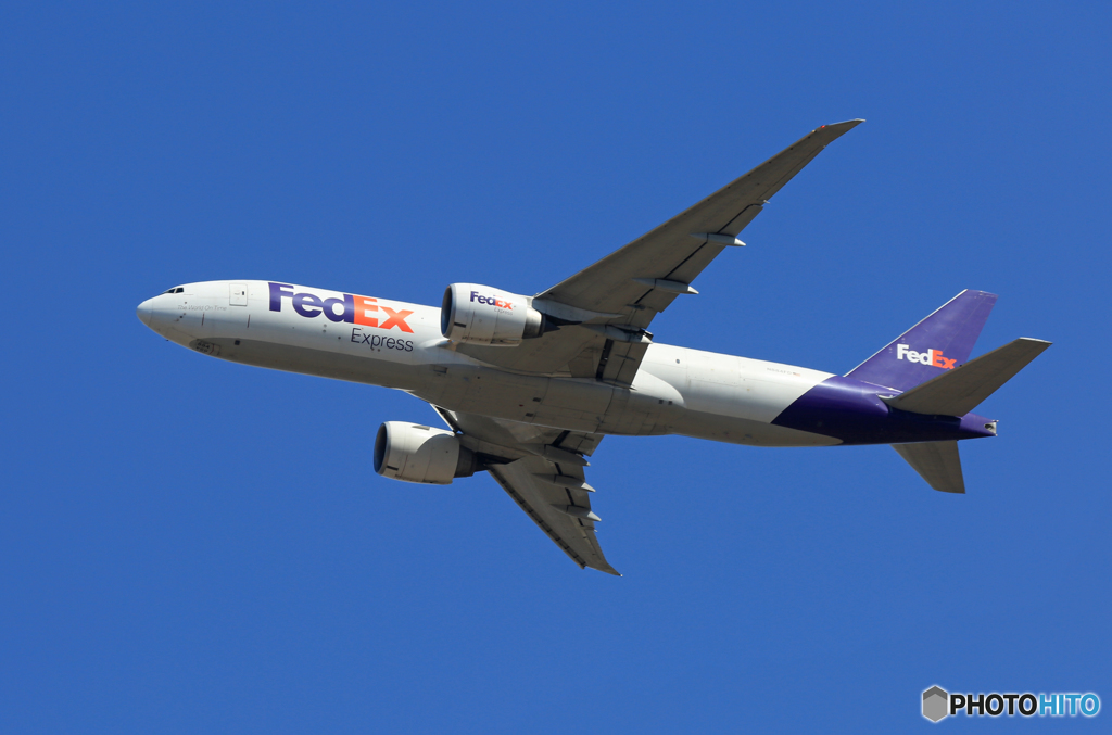 「晴れ」 FedEx 777-FS2 N854FD 出発です