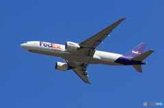 「晴れ」 FedEx 777-FS2 N854FD 出発です
