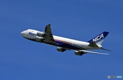 「真青の空」NCA 747-8KZF JA11KZ 飛行