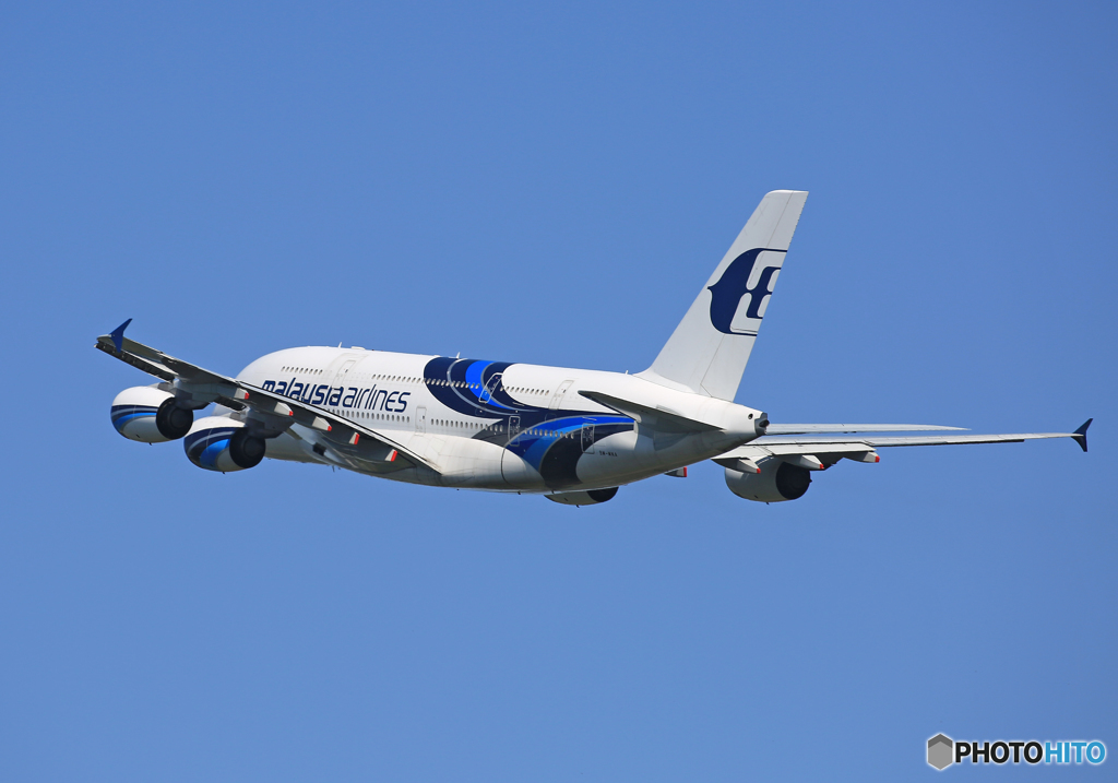 「青が大好き」 Malaysia A380-841 9M-MNE 飛び立ち