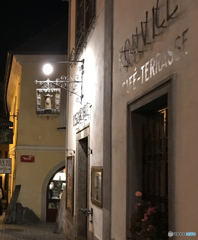 チェコ（２９６）チェスキー・クルムロフ夜の路地　