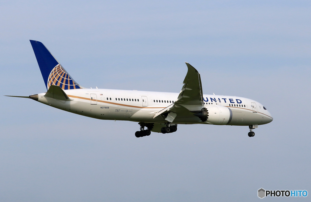 「良い空～」 UNITED 787-8 N27908 着地前