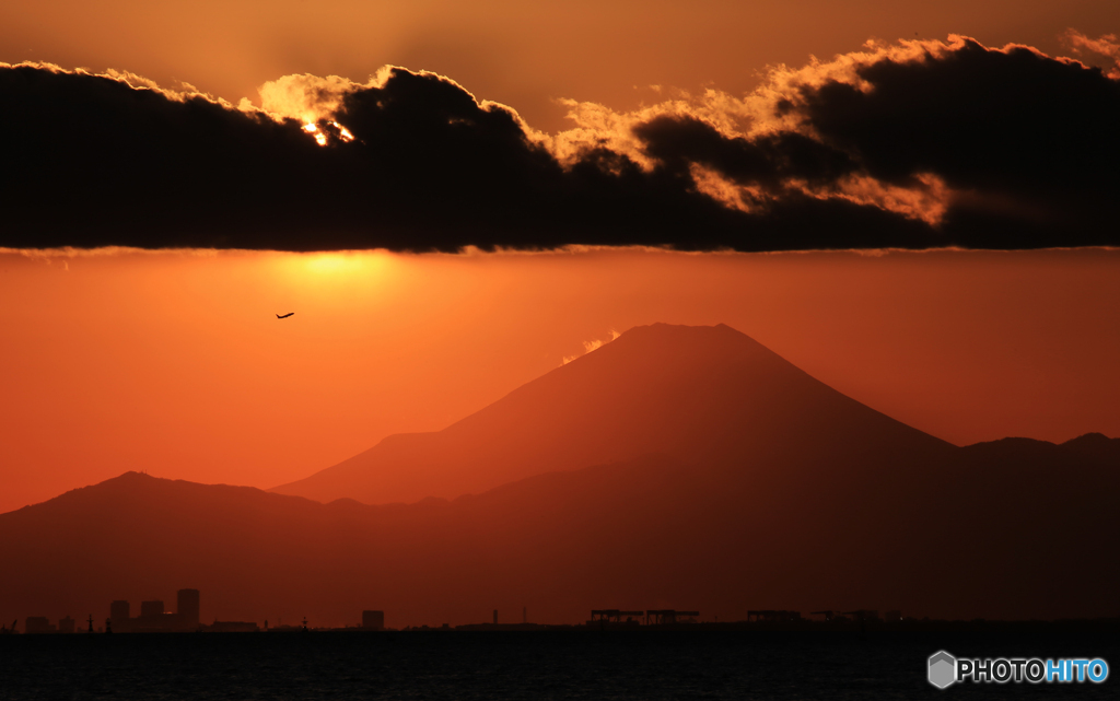 「良い空～」　富士山・夕焼けと飛行機