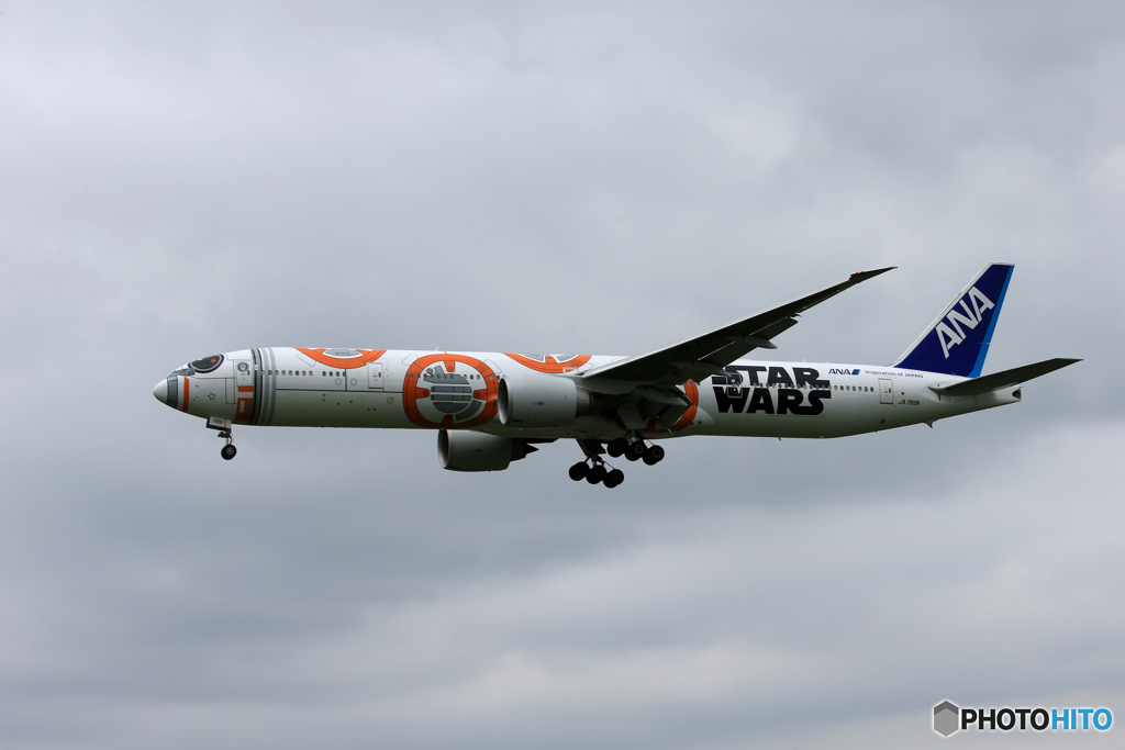 「曇り」 STAR WARS 777 JA789A  Landing