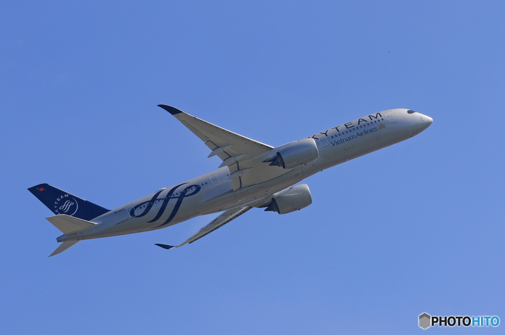 「青色が好き」 Vietnam SKY A350-941 Takeoff 