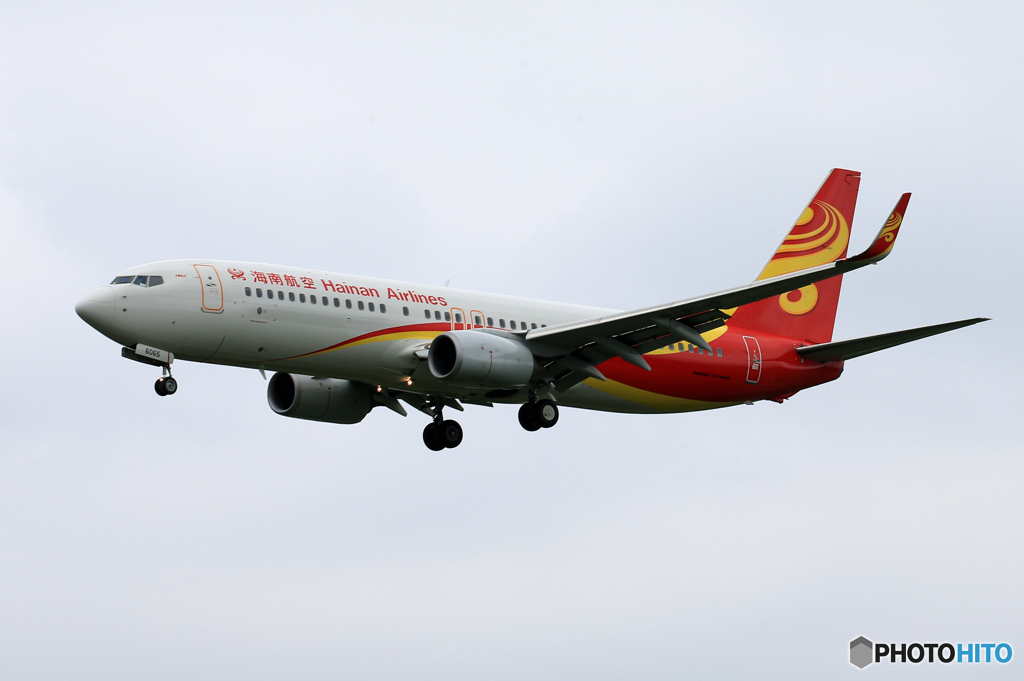 「曇り」海南航空 737-84P B-6065  Landing