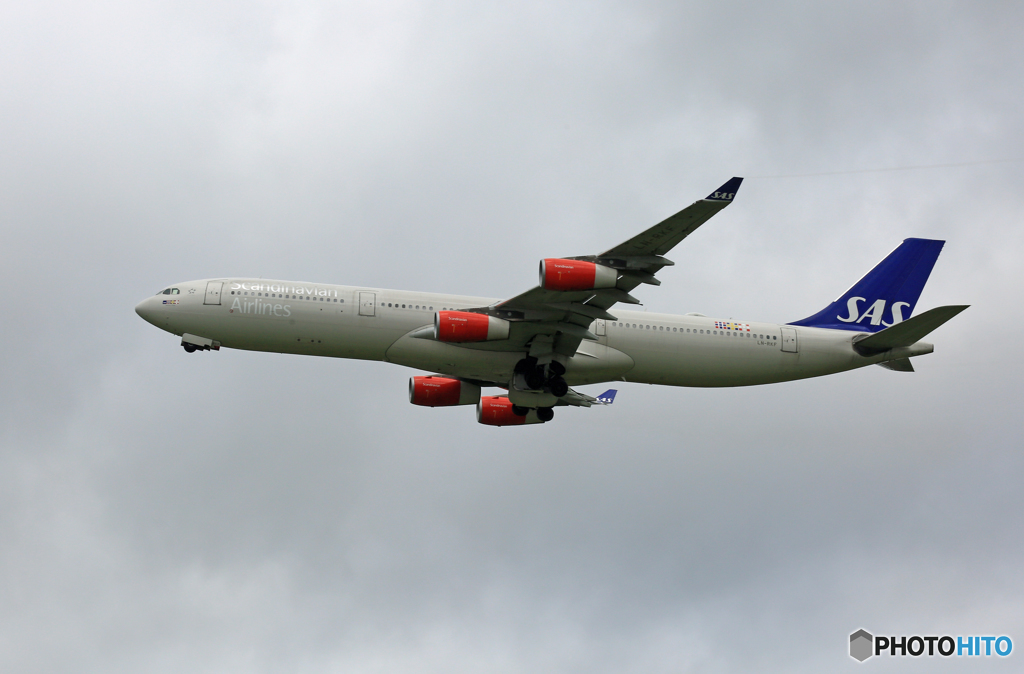 「雲」 SAS A340-313 LN-RKF 離陸 