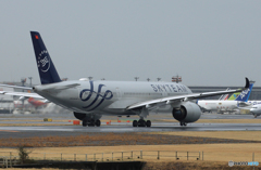 「雨」 Vietnam SKY A350-941 VN-A897 出発