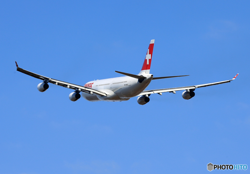 「青が大好き」SWISS A340-313 HB-JMC出発