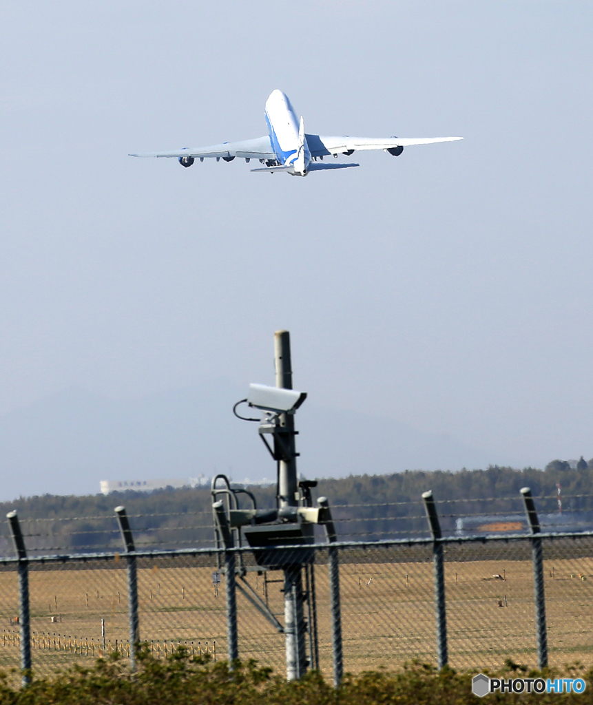 「曇り」? Air Bridge Cargo 747-8 Takeoff