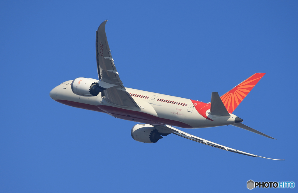 「青が大好き」Air India 787-8 VT-NAC  出発です