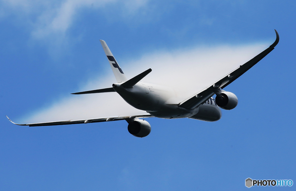 「晴れ」Finnair Airbus ・ 飛び立ち