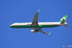 「良い空～」EVA A321-211 B-16215飛び立ちです