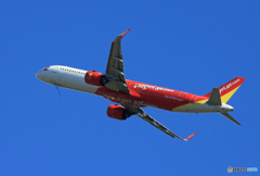 「青が大好き」VietJet A321-271N VN-A693 出発