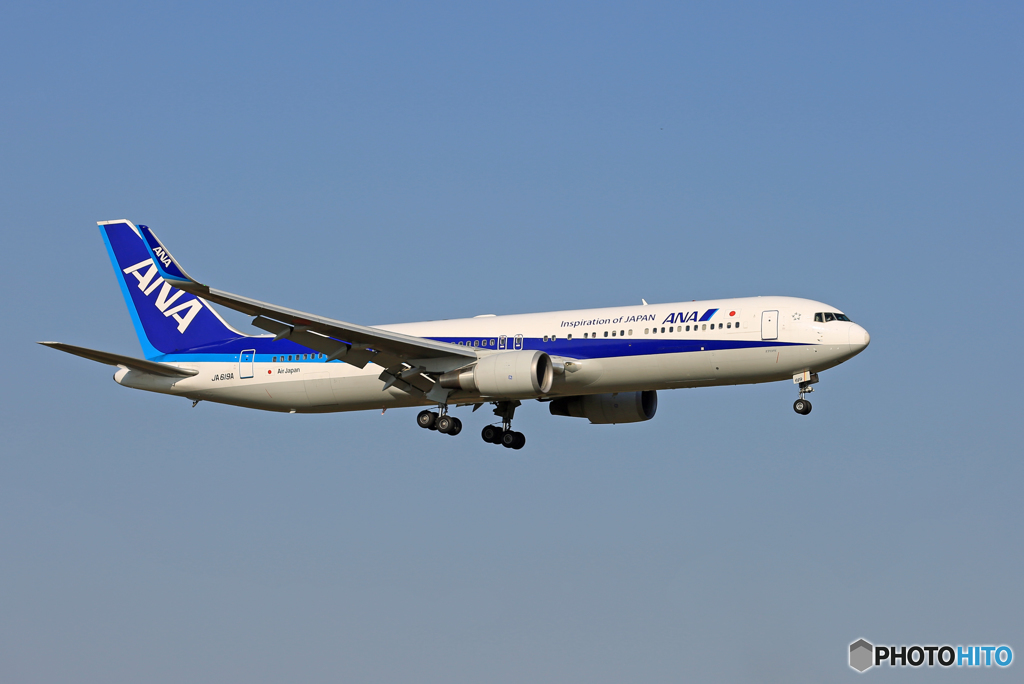 「スカイ」 ANA 767-381 JA619A 着陸します