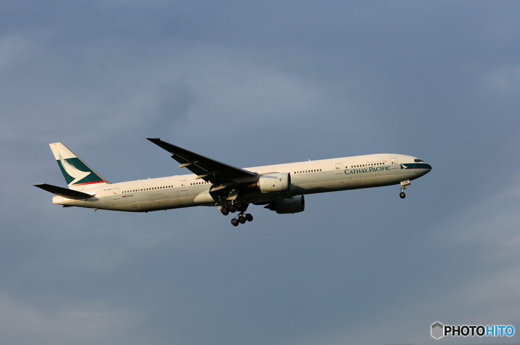 ☀「青い空」が一番 Cathay 777-367 B-HNO到着しました