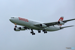 「雲」 SWISS A340-313 HB-JMD 着陸 