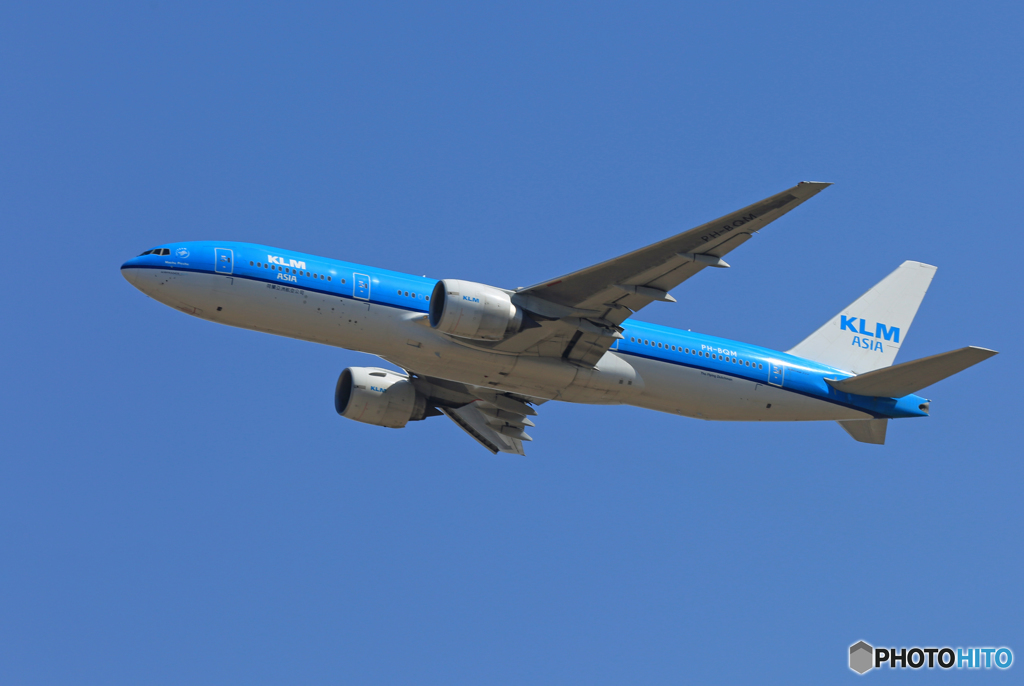 「良い空～」 KLM 777-200 PH-BQM 出発です