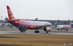 「青」? AIR ASIA A330-343 HS-XTD 出発です