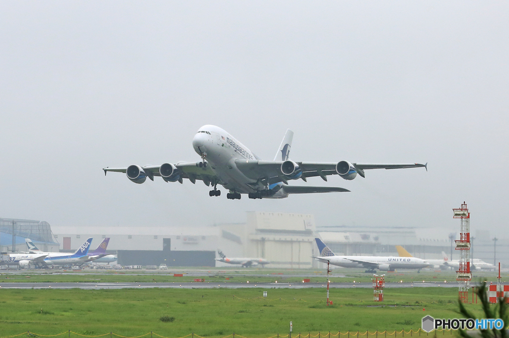 「雲」 Malaysia A380-841 9M-MND 出発