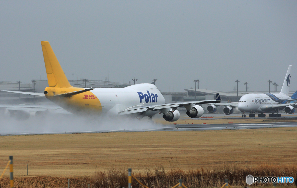 「雨」Polar 747-47U N416MC Takeoff