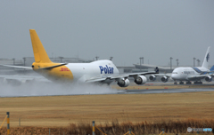 「雨」Polar 747-47U N416MC Takeoff