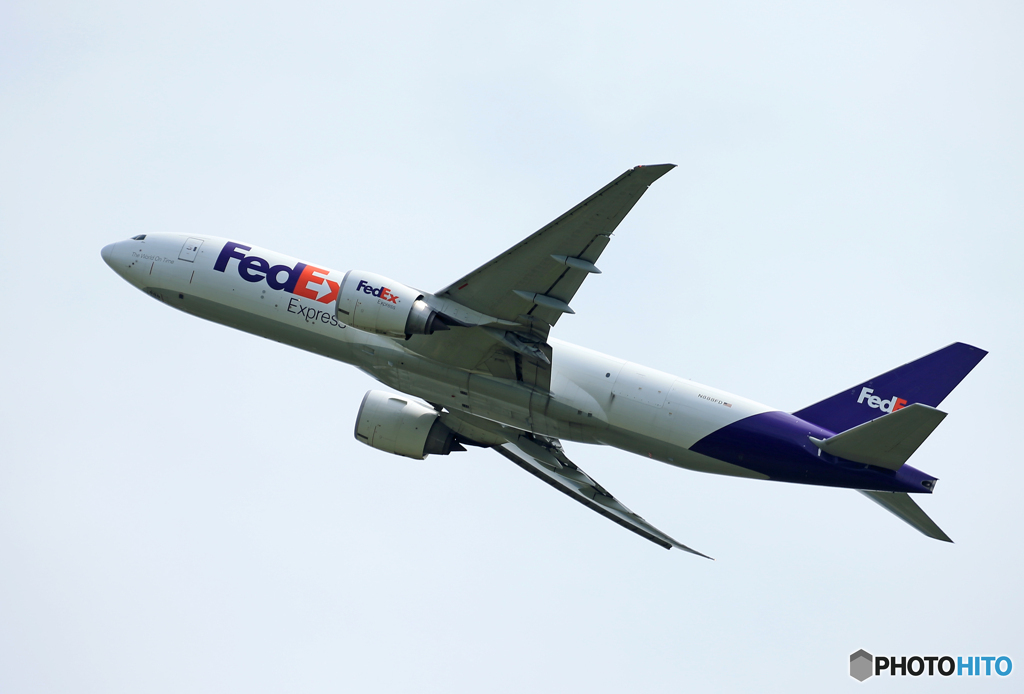 「ぶるー」FedEx 777-FS2 N888FD  出発です