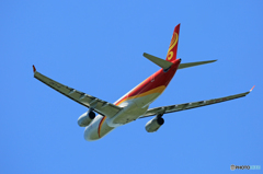 「青空」 香港航空 A330-343 B-LNO 出発です