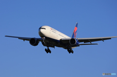 「群青」 DELTA 777-232 N864DA 着地