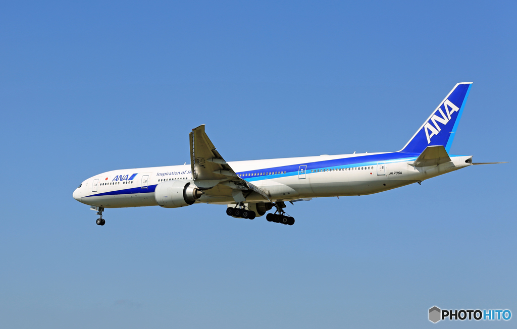 「青空」 ANA 777-381 JA736A 到着です